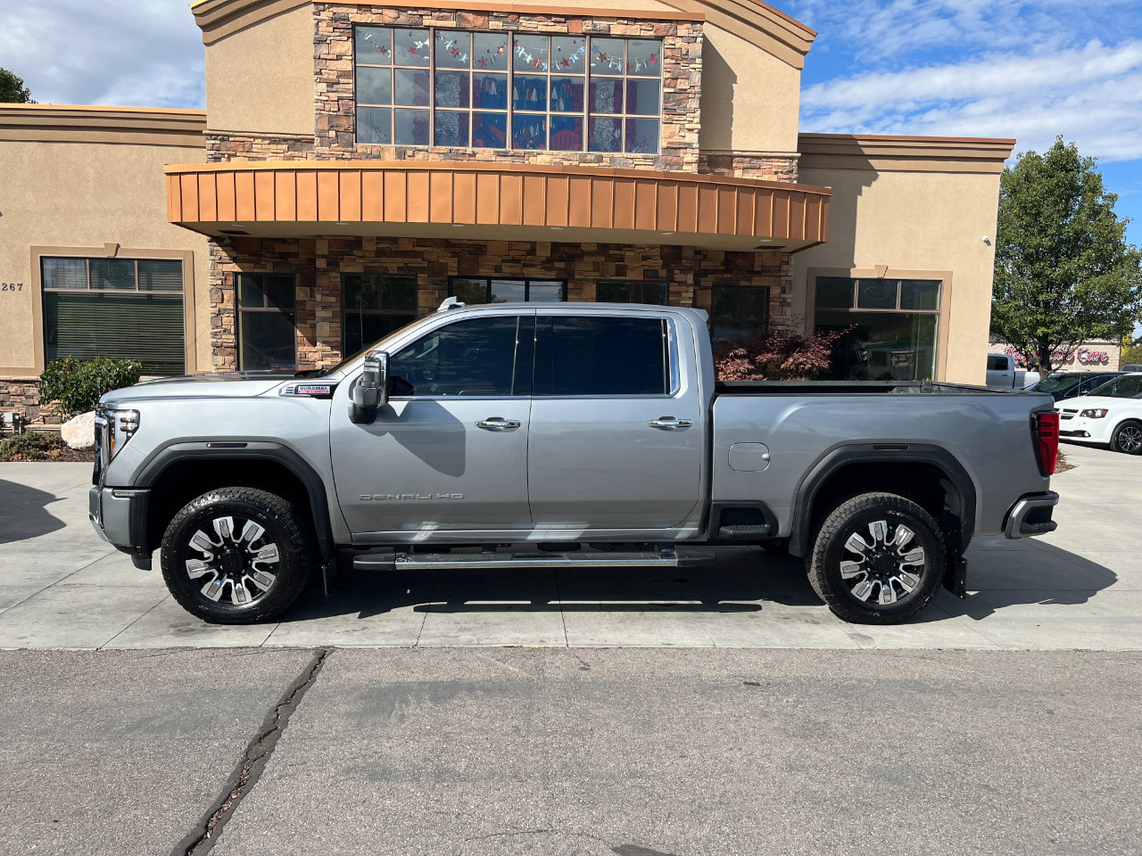 Used 2025 GMC Sierra 3500 Denali w/ Denali Reserve Package image 2