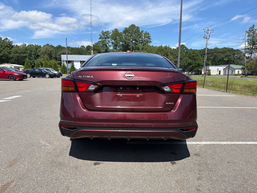 Used 2025 Nissan Altima 2.5 SV AWD/4WD image 6