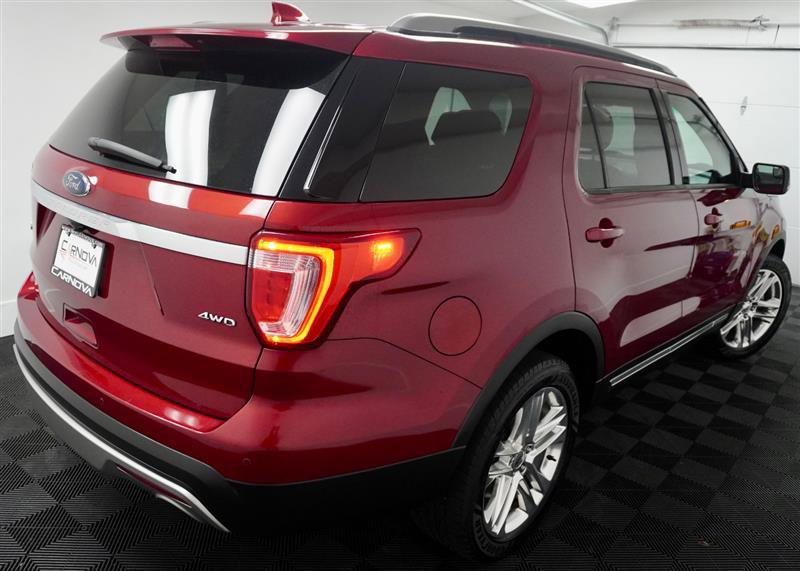 Used 2016 Ford Explorer XLT w/ Equipment Group 202A AWD/4WD image 8