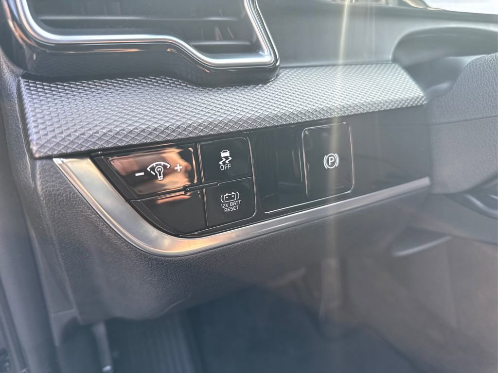 Certified 2025 Kia Sportage LX image 36