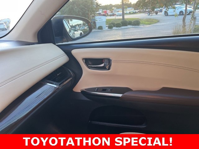 Used 2015 Toyota Avalon Limited image 30