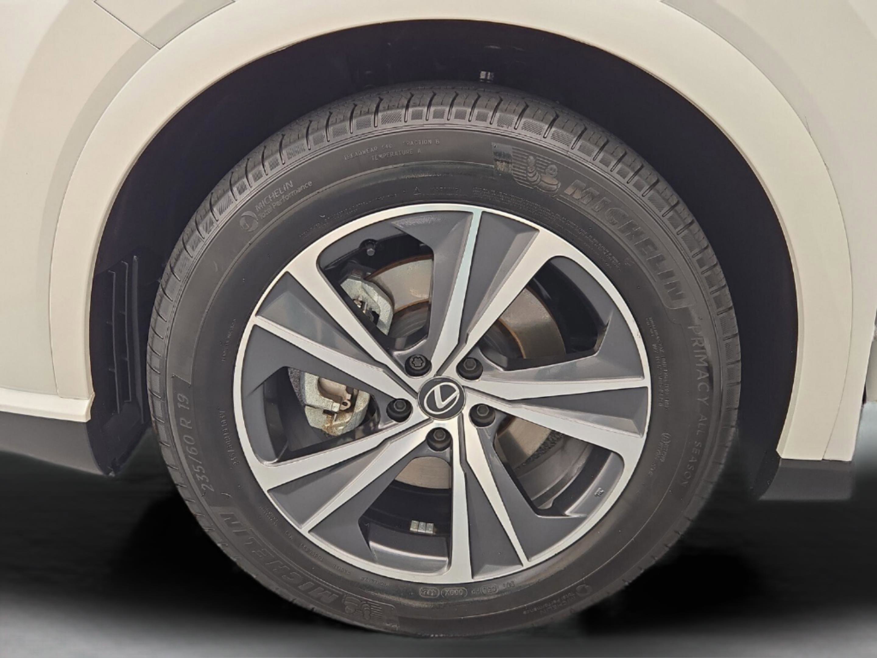 Certified 2025 Lexus RX 350 FWD image 28
