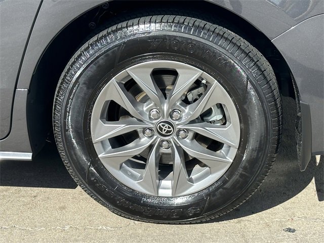 Used 2025 Toyota Sienna XLE image 8