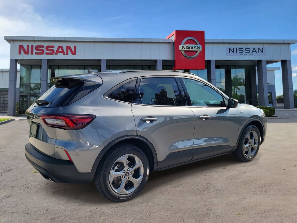 Used 2025 Ford Escape ST-Line image 5