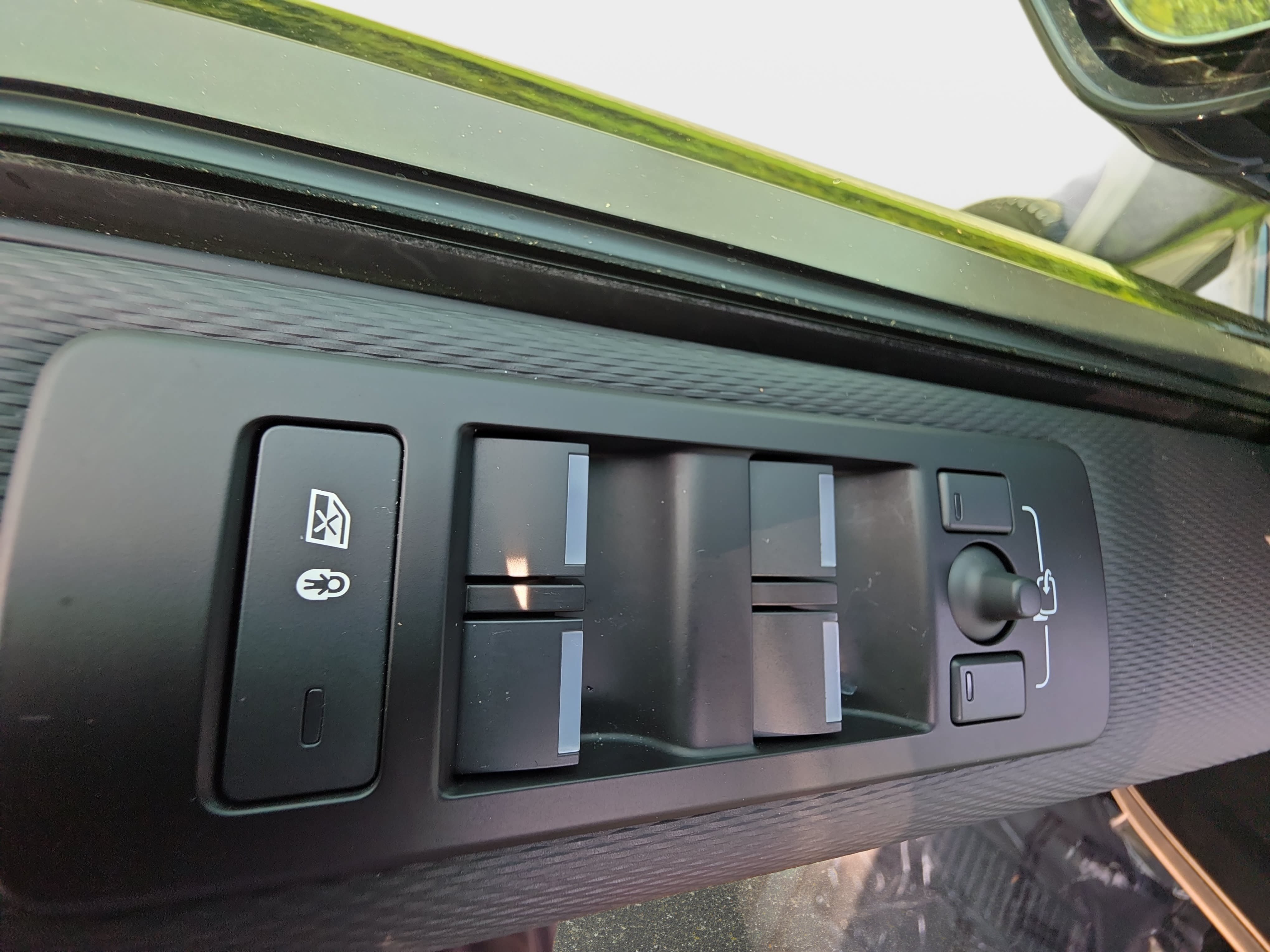 Used 2025 Land Rover Discovery Dynamic SE AWD/4WD image 30