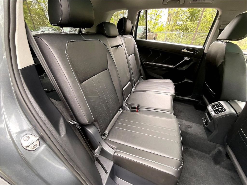Certified 2023 Volkswagen Tiguan SE w/ Panoramic Sunroof Package AWD/4WD image 16