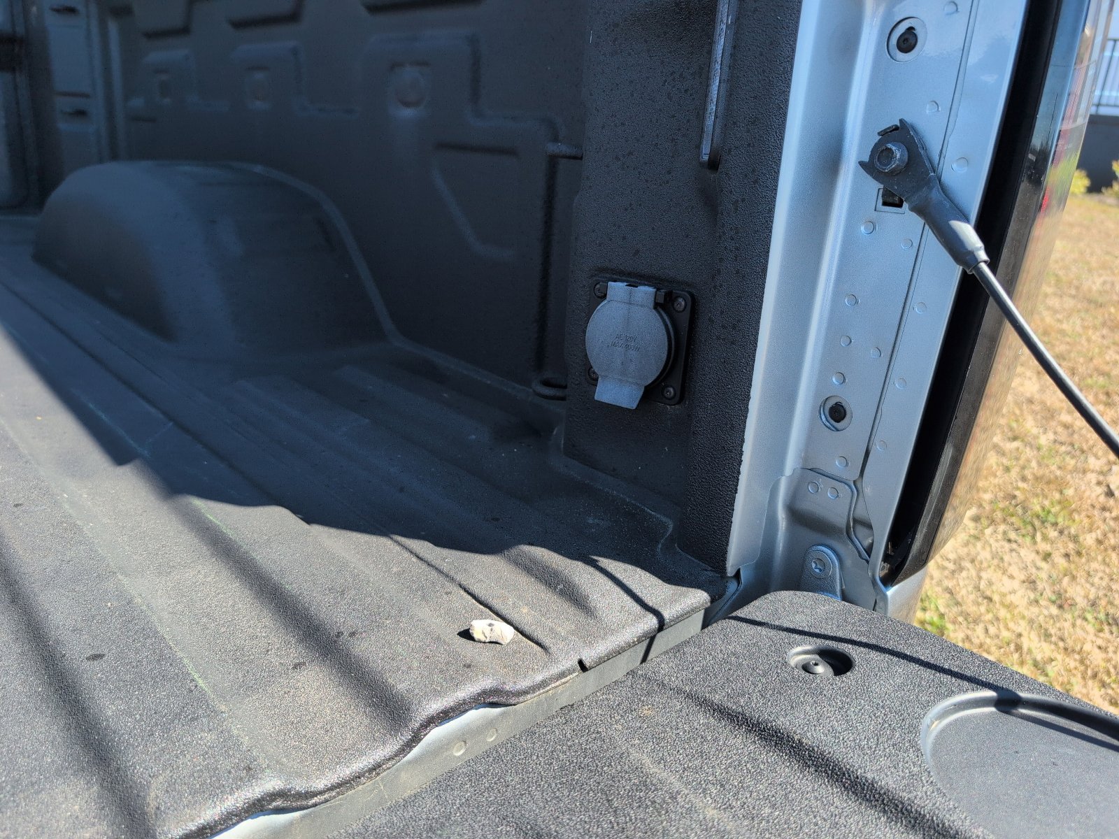 Used 2024 GMC Sierra 2500 AT4 w/ Technology Package image 9