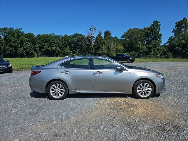 Used 2015 Lexus ES 300h w/ Navigation System Package FWD image 3