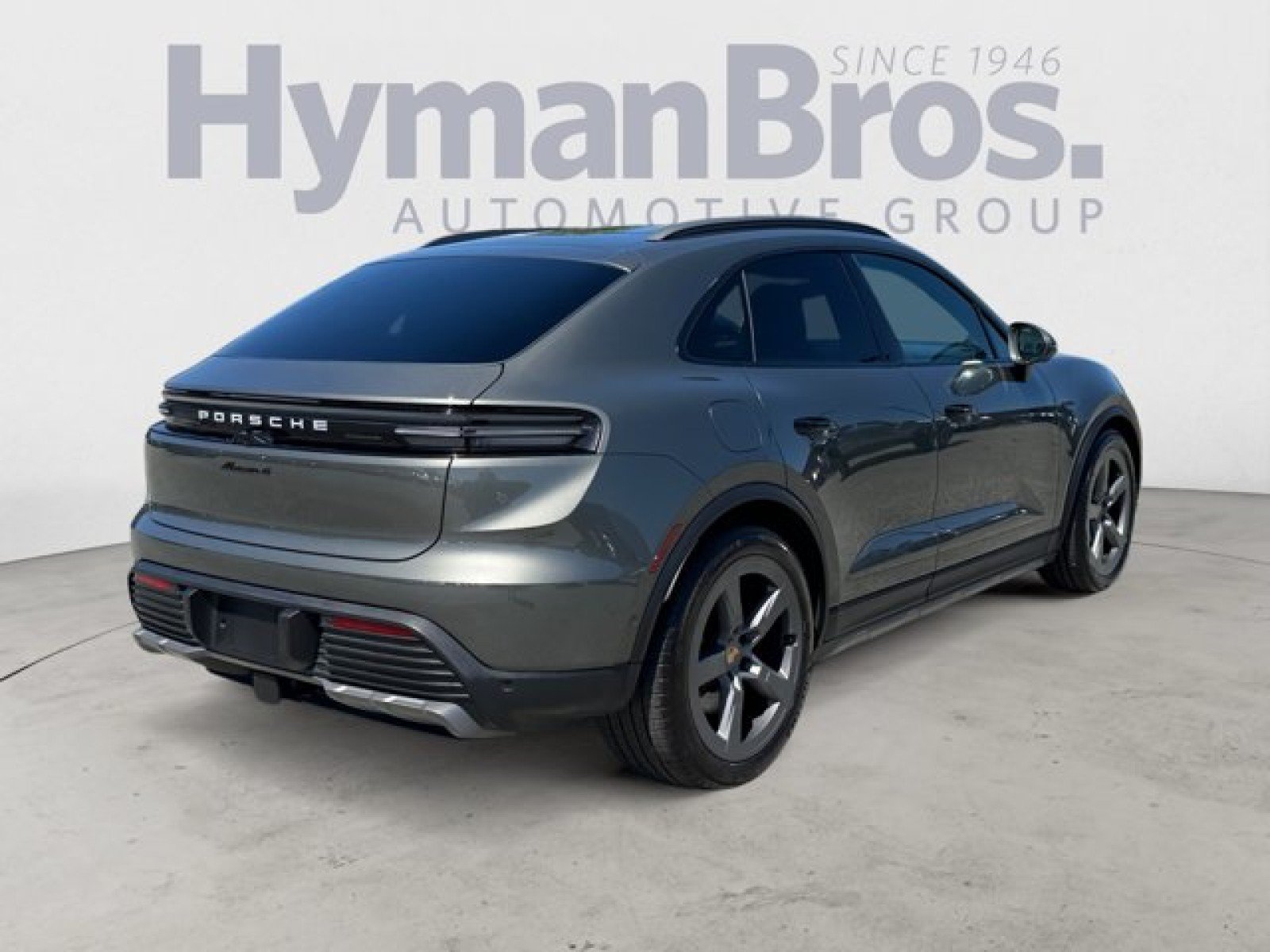 Used 2024 Porsche Macan 4 Electric w/ Premium Package AWD/4WD image 3