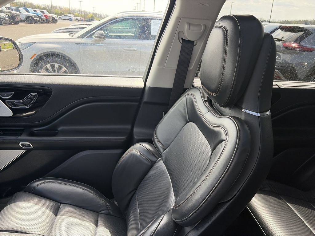 Used 2025 Lincoln Aviator Reserve w/ Equipment Group 201A AWD/4WD image 25
