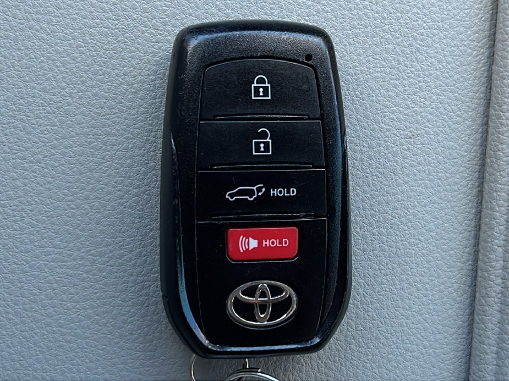 Used 2025 Toyota Grand Highlander AWD image 24