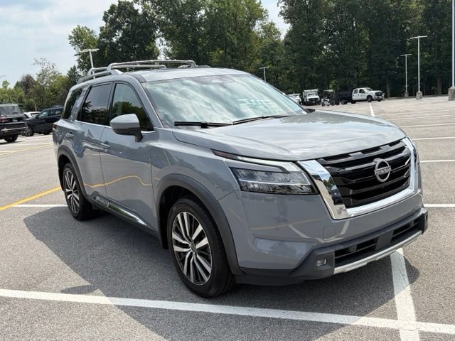 Certified 2022 Nissan Pathfinder Platinum w/ Cargo Package AWD/4WD image 2