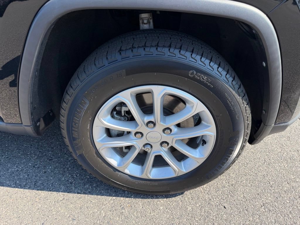 Certified 2022 Jeep Grand Cherokee Laredo E AWD/4WD image 16