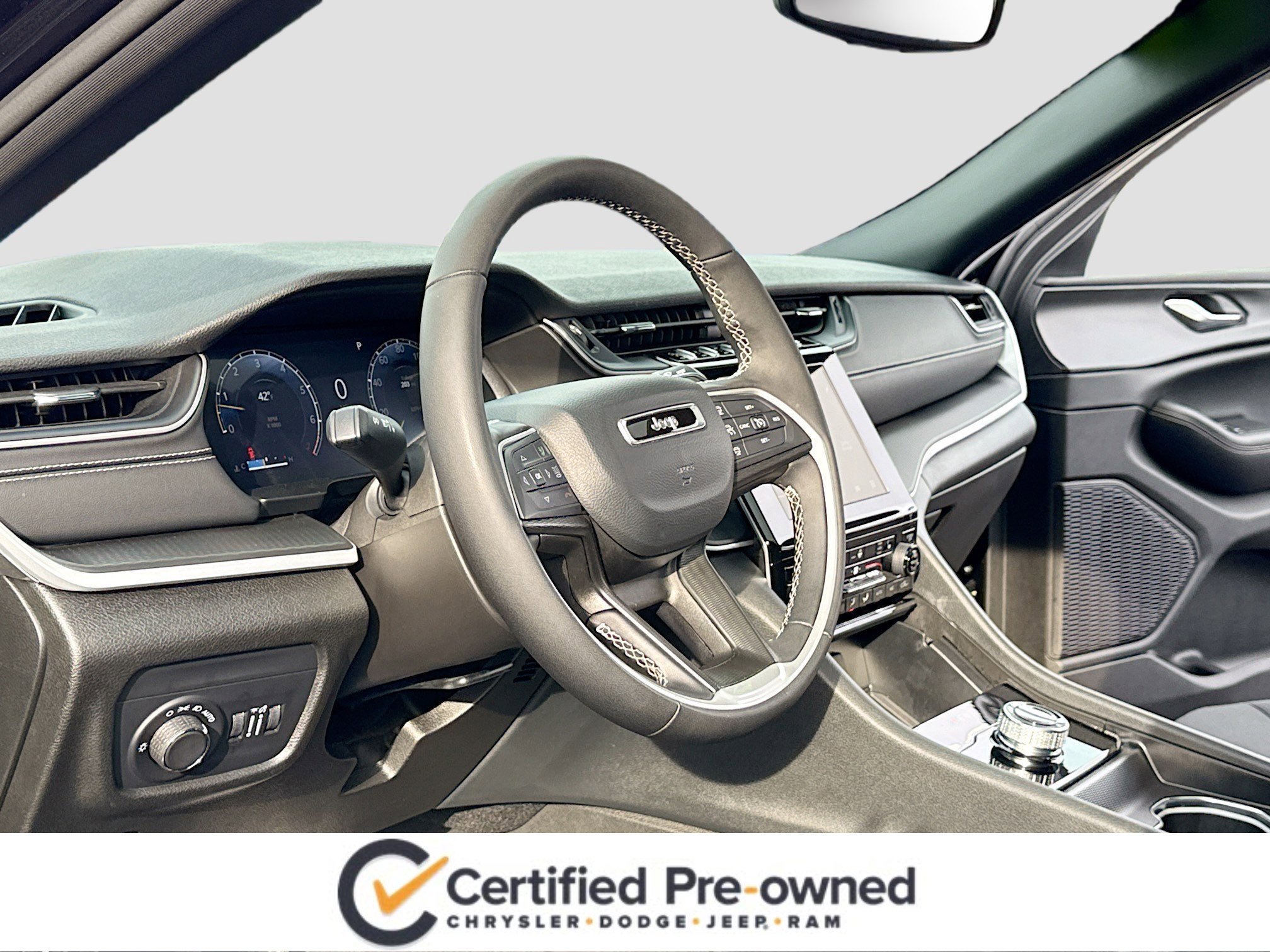 Used 2024 Jeep Grand Cherokee L Laredo w/ Luxury Tech Group I image 4