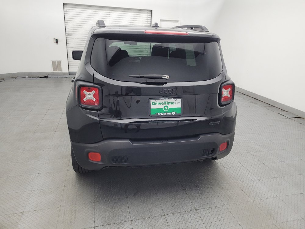 Used 2017 Jeep Renegade Latitude FWD image 6
