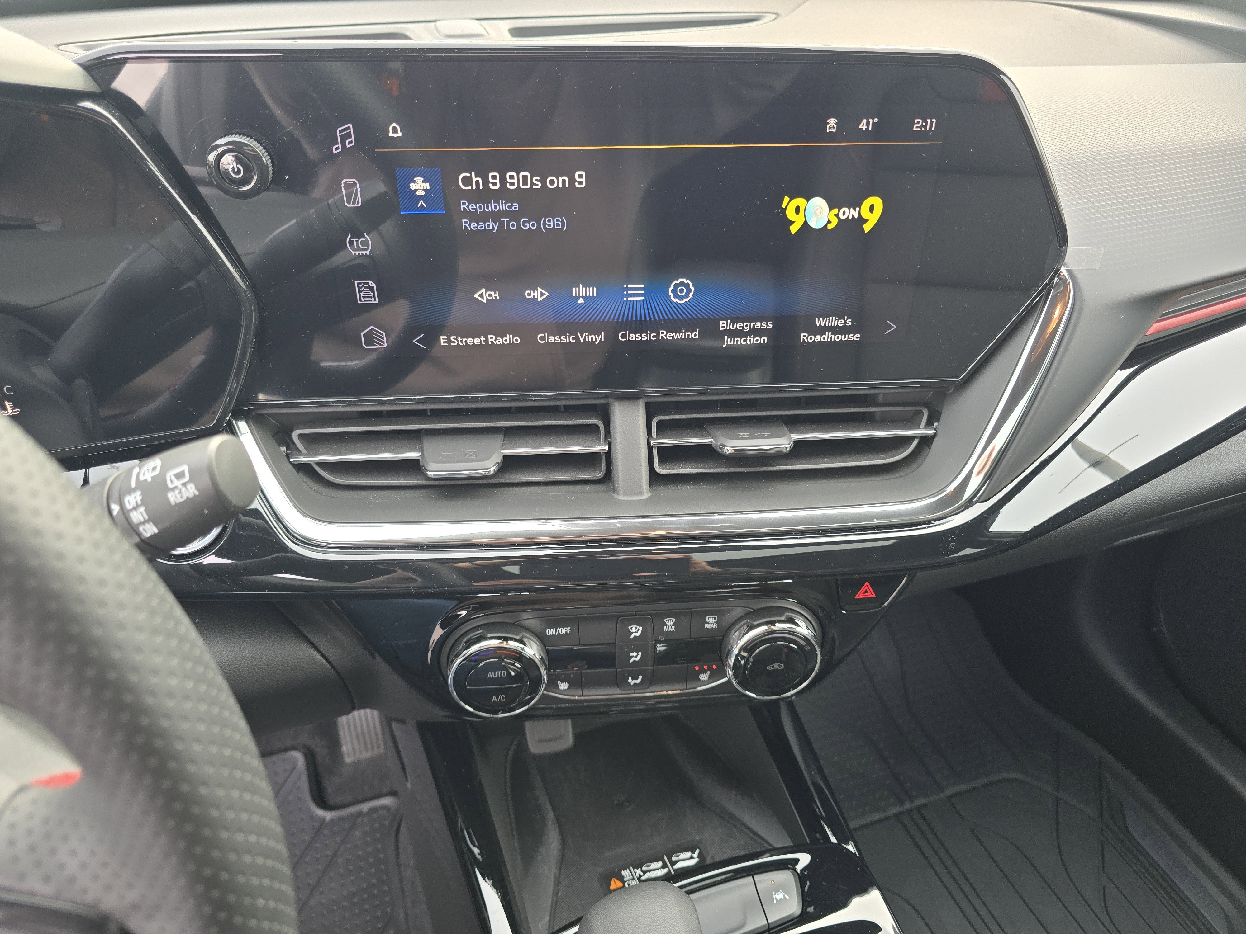 Used 2025 Chevrolet Trax RS w/ Sunroof Package image 35