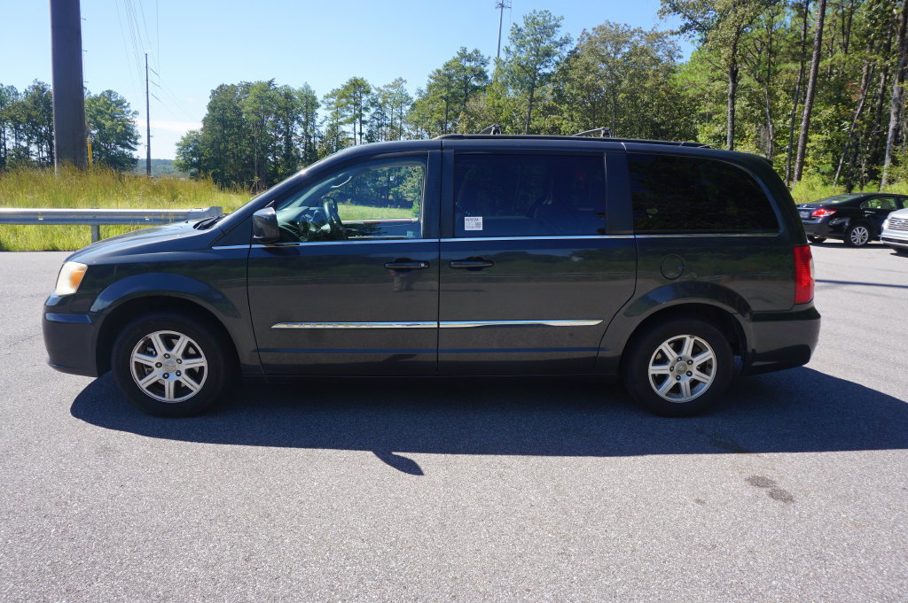 Used 2012 Chrysler Town & Country Touring w/ Entertainment Group #1 FWD image 18