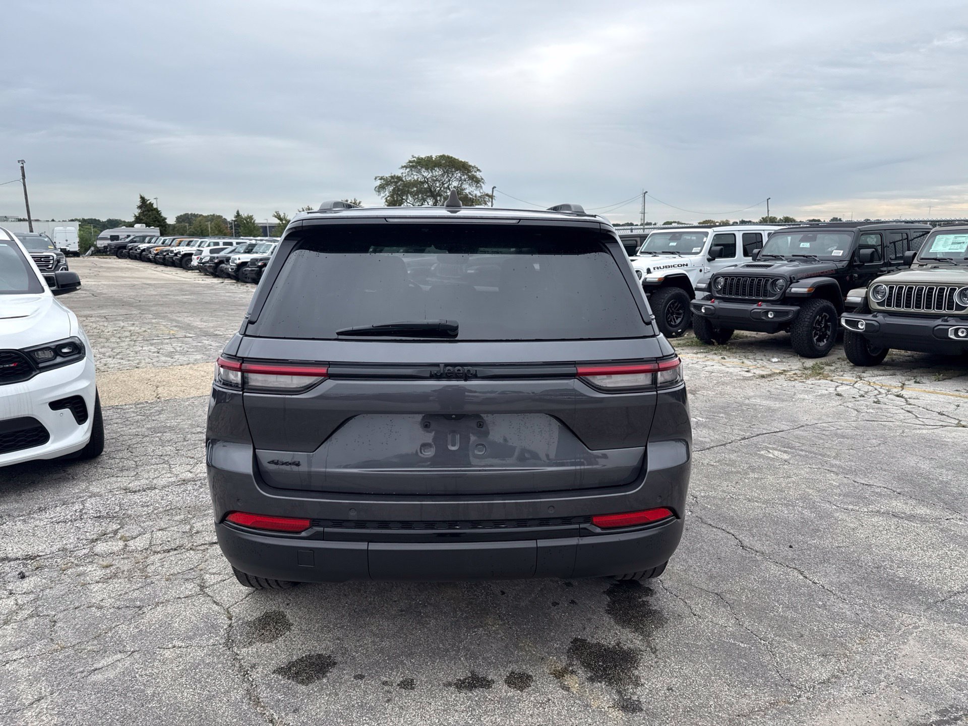 Used 2023 Jeep Grand Cherokee Altitude AWD/4WD image 7