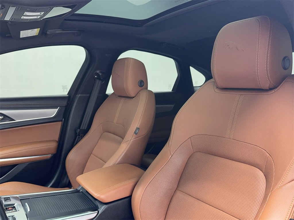 Used 2022 Jaguar XF R-Dynamic SE image 38