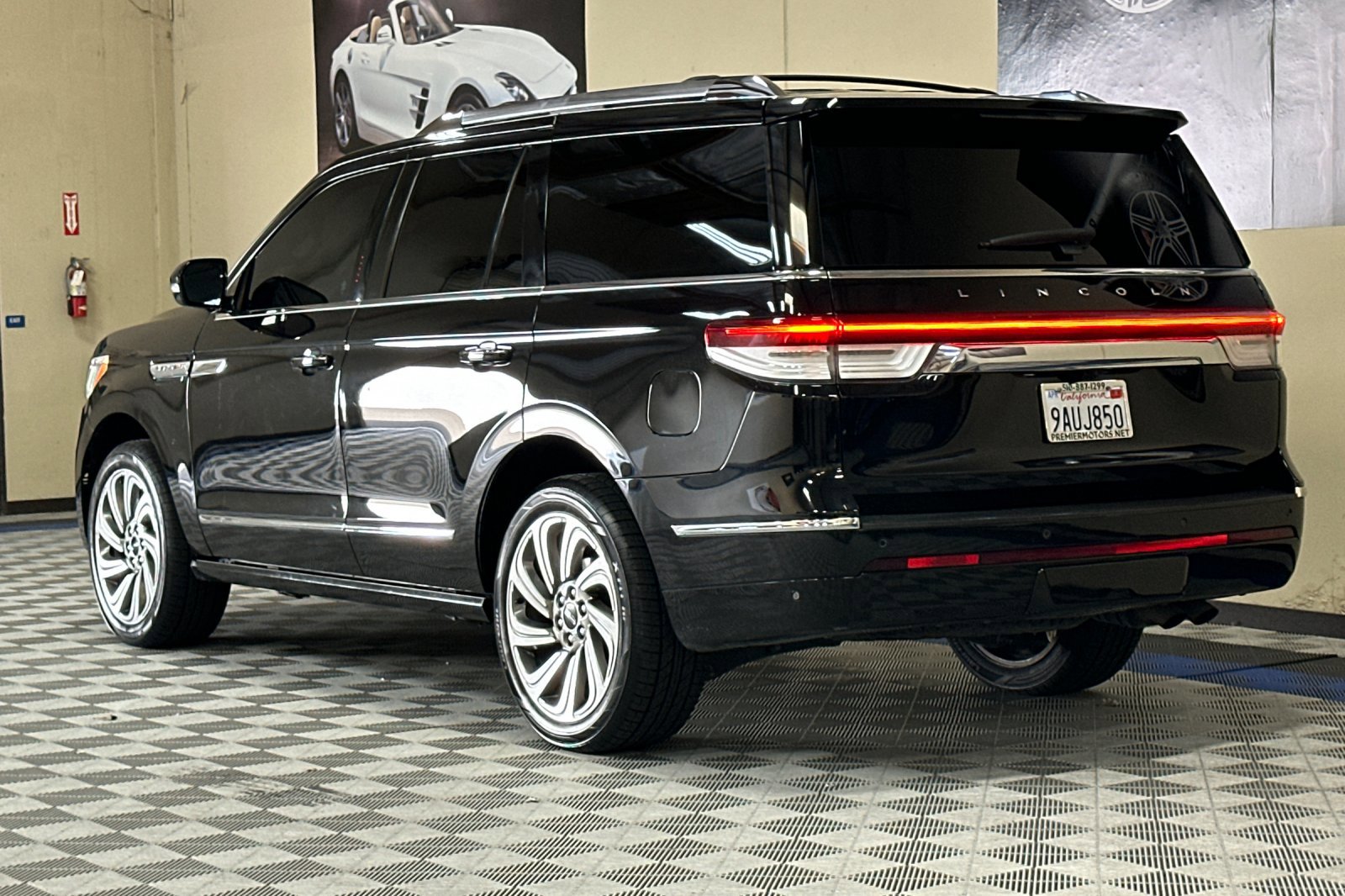 Used 2022 Lincoln Navigator Reserve image 6