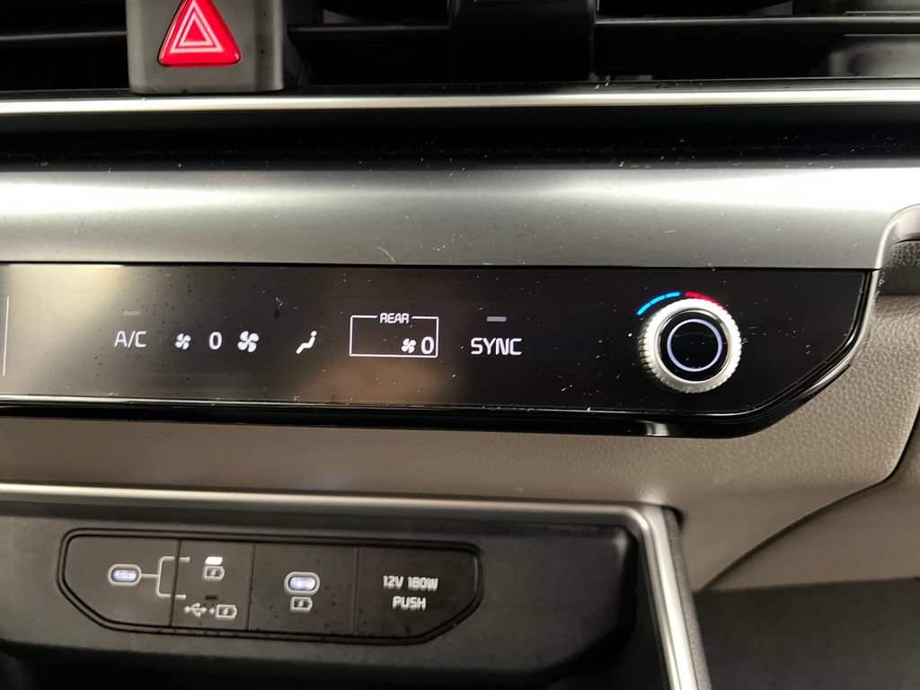 Used 2025 Kia Carnival FWD image 64