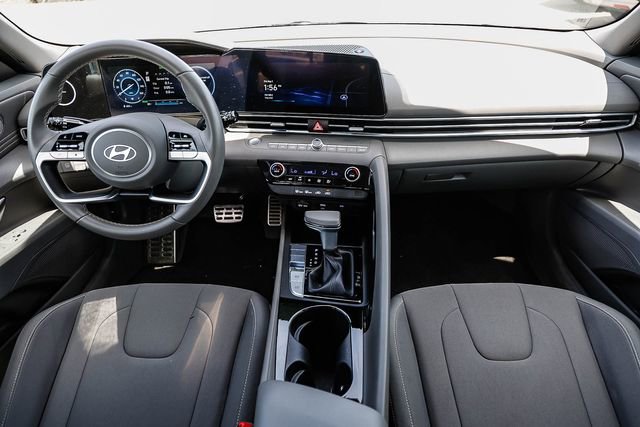 Certified 2025 Hyundai Elantra SEL FWD image 12