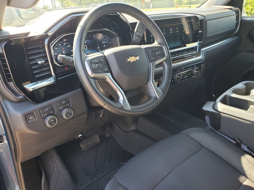 Used 2024 Chevrolet Silverado 1500 LT AWD/4WD image 7