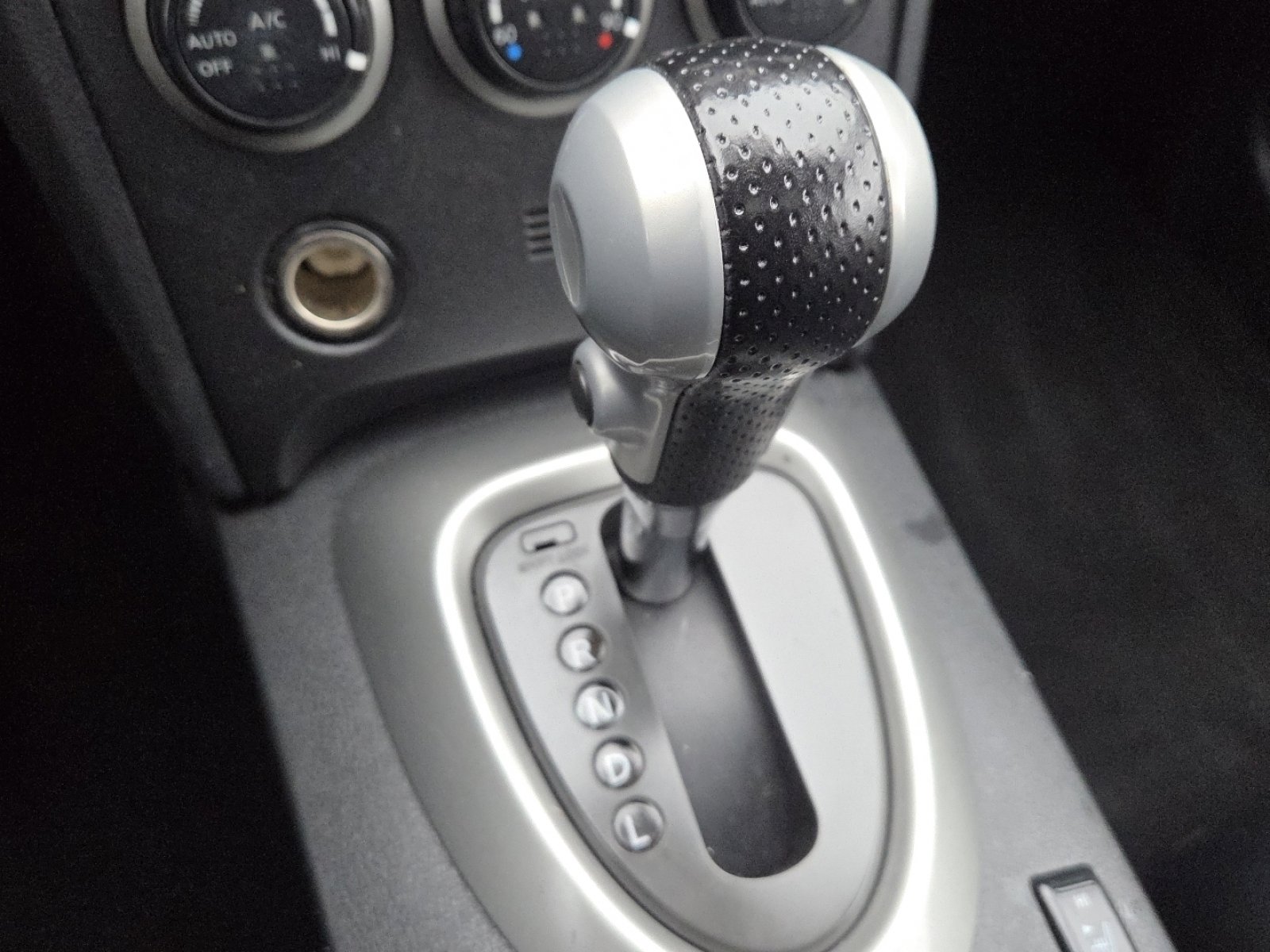 Used 2012 Nissan Rogue SL image 29