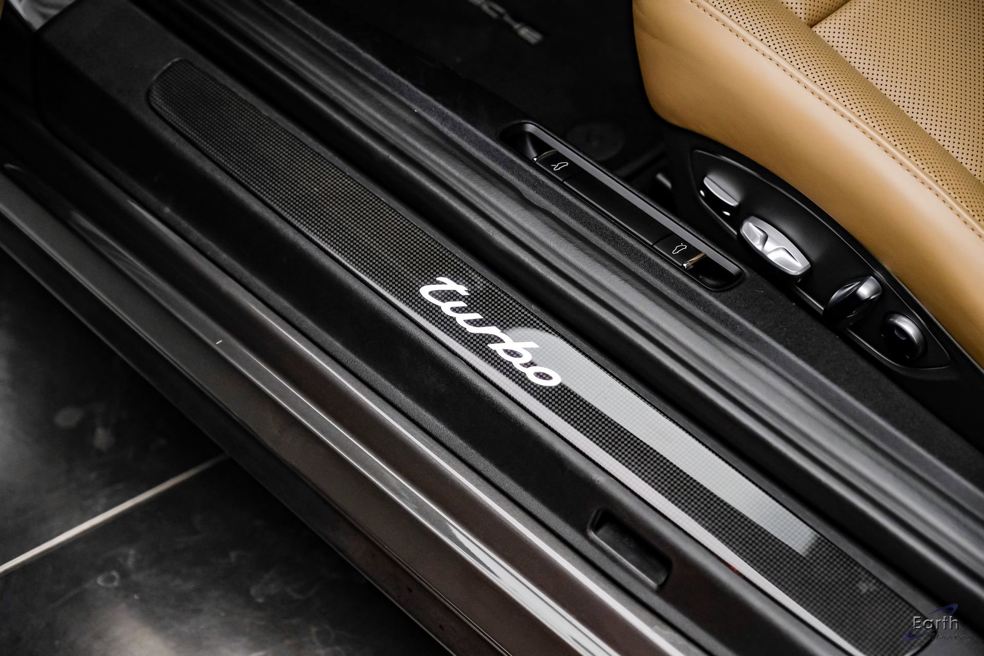 Used 2017 Porsche 911 Turbo image 39