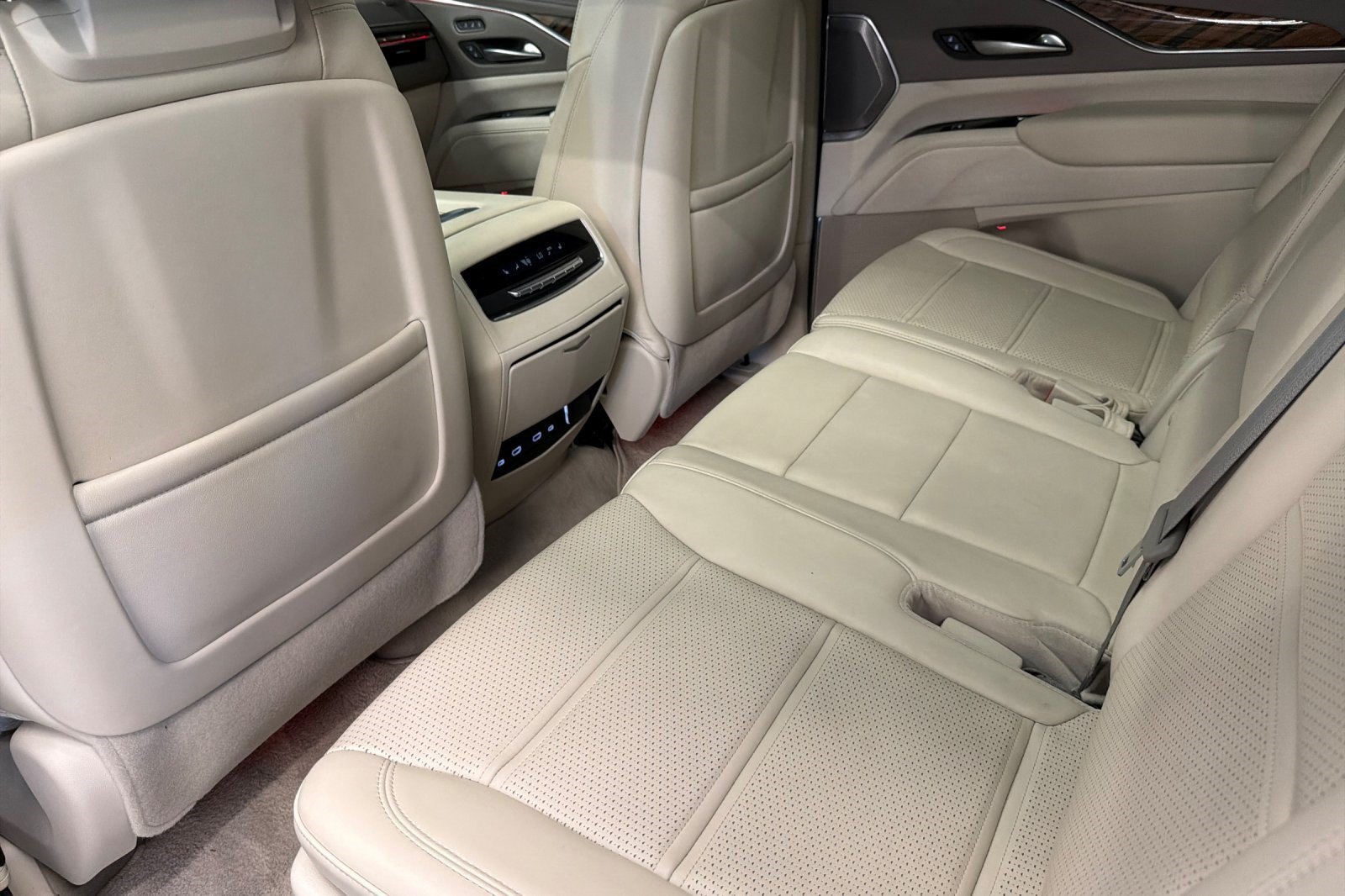 Used 2022 Cadillac Escalade Sport Platinum w/ Heavy-Duty Trailer Package AWD/4WD image 26