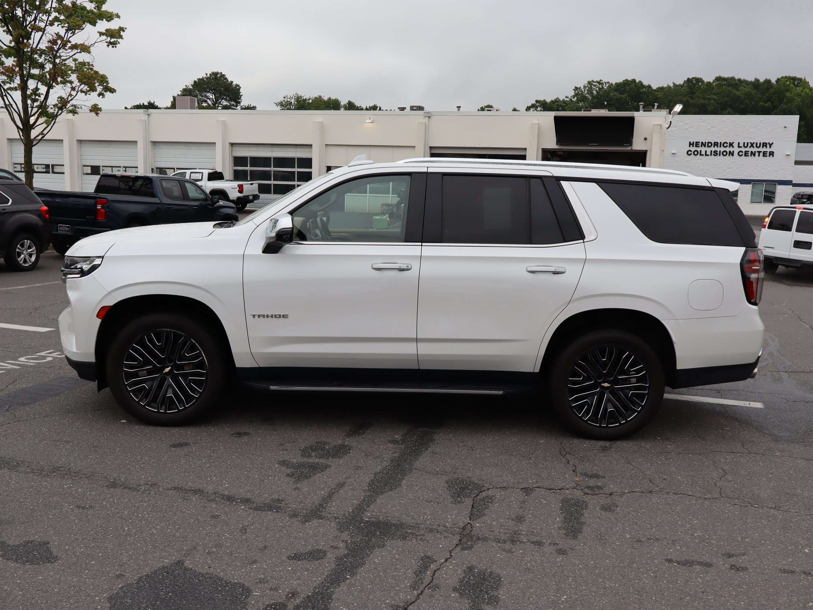 Used 2021 Chevrolet Tahoe Premier w/ Premium Package RWD image 7