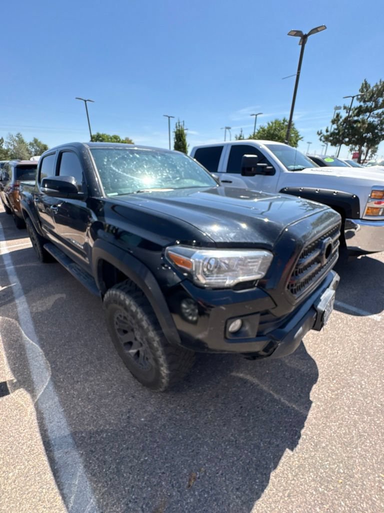 Used 2017 Toyota Tacoma TRD Off-Road AWD/4WD image 3
