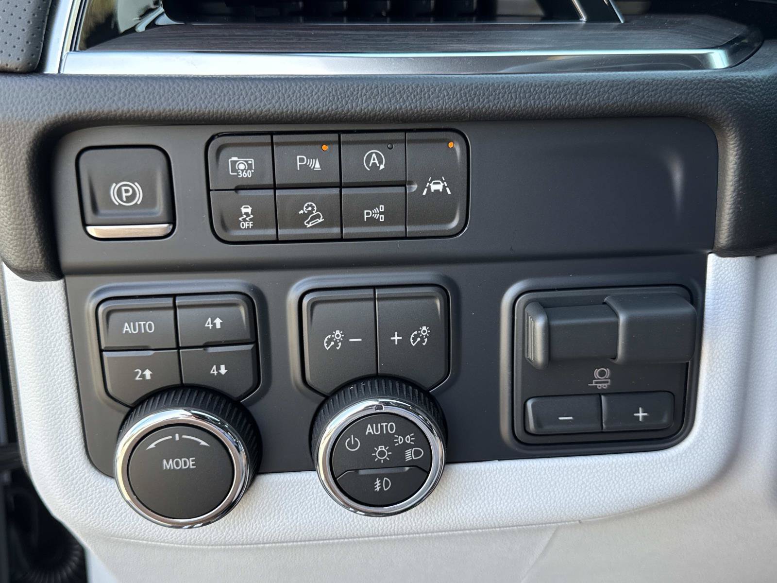 New 2026 Chevrolet Suburban Premier AWD/4WD image 33