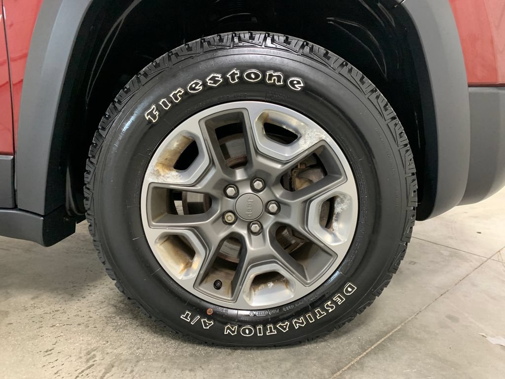 Used 2019 Jeep Cherokee Trailhawk w/ Cold Weather Group AWD/4WD image 29
