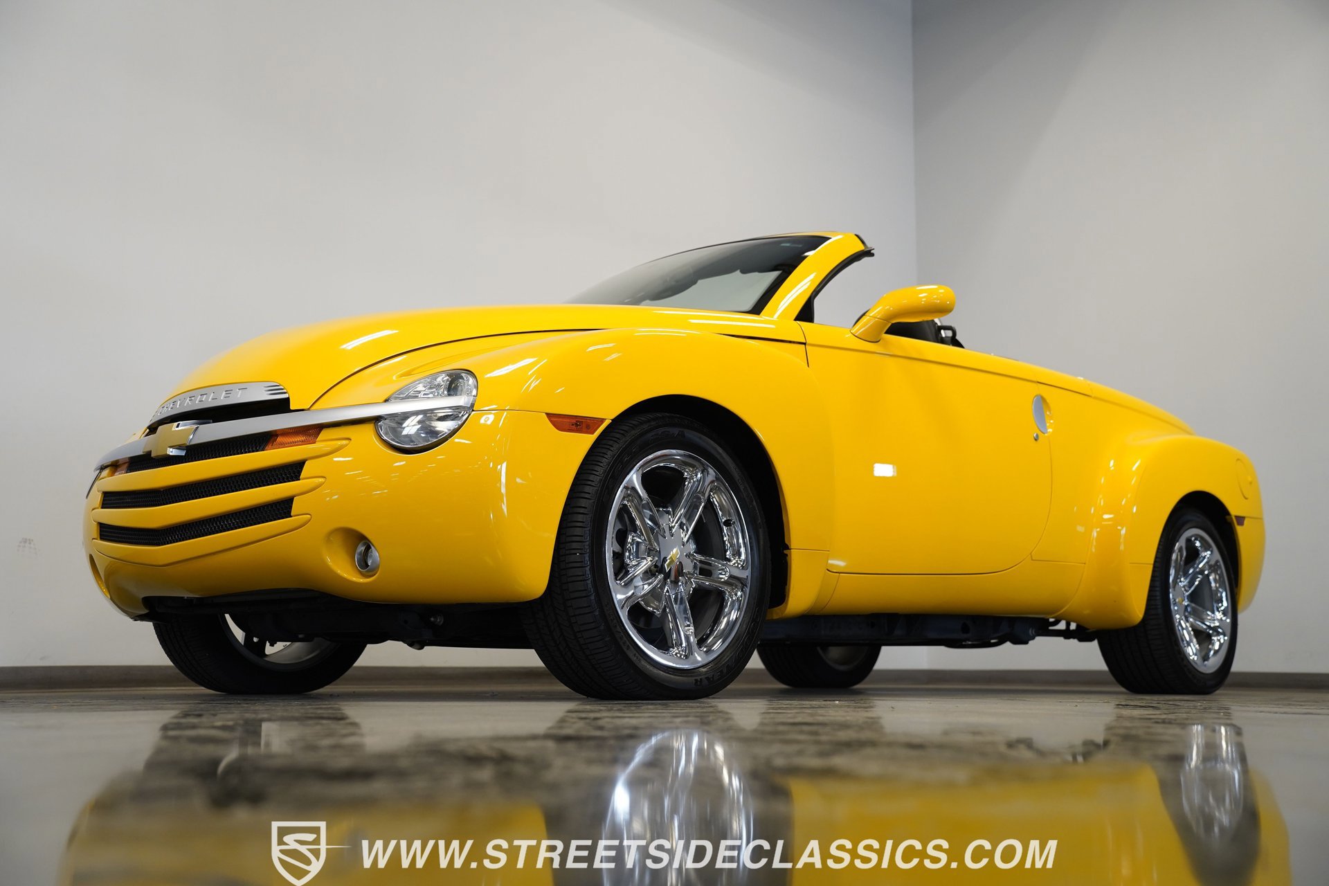 Used 2005 Chevrolet SSR w/ Preferred Equipment Group image 5
