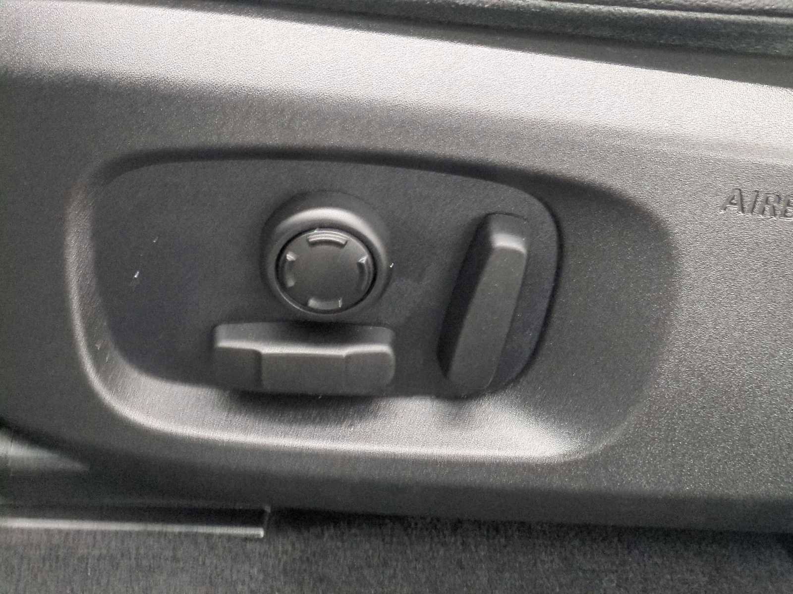 Used 2019 Land Rover Range Rover Evoque SE image 17