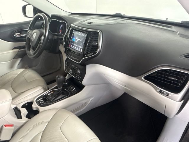 Used 2019 Jeep Cherokee Limited w/ Luxury Group AWD/4WD image 31