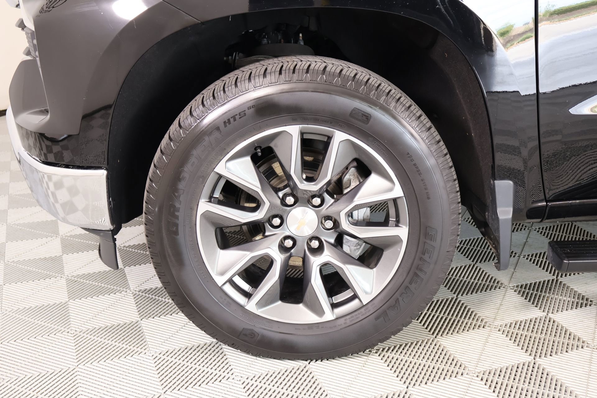 Used 2024 Chevrolet Silverado 1500 LT image 17