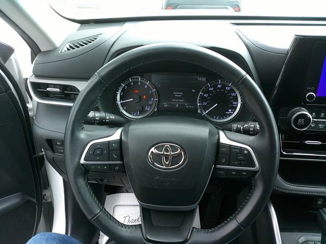 Used 2023 Toyota Highlander LE AWD/4WD image 11