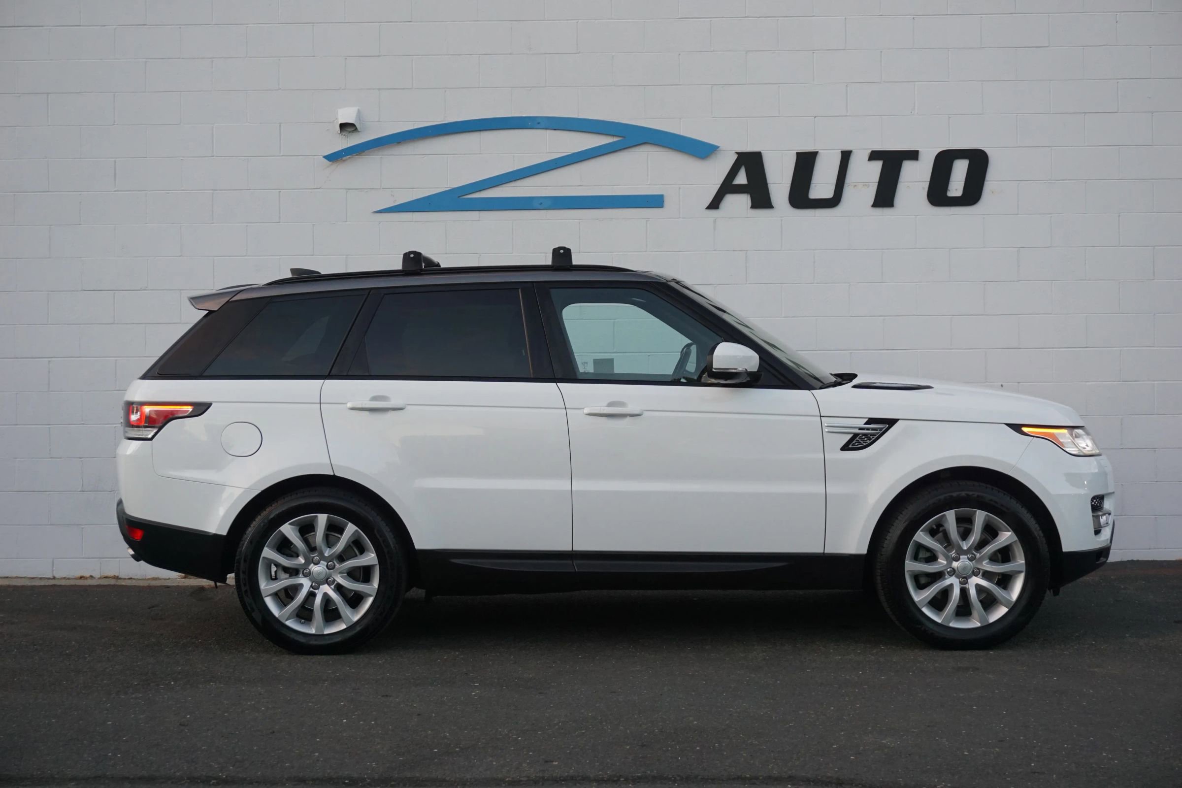 Used 2017 Land Rover Range Rover Sport HSE image 8