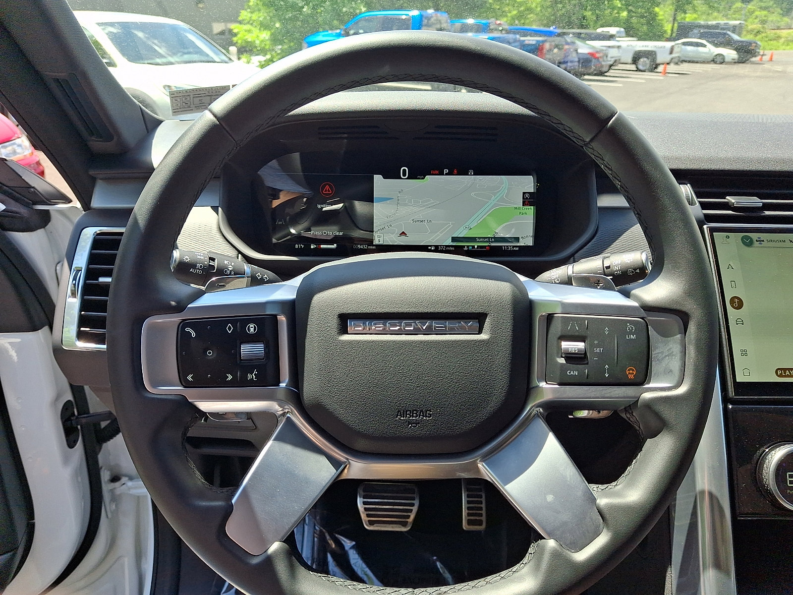 Used 2025 Land Rover Discovery Dynamic SE AWD/4WD image 19