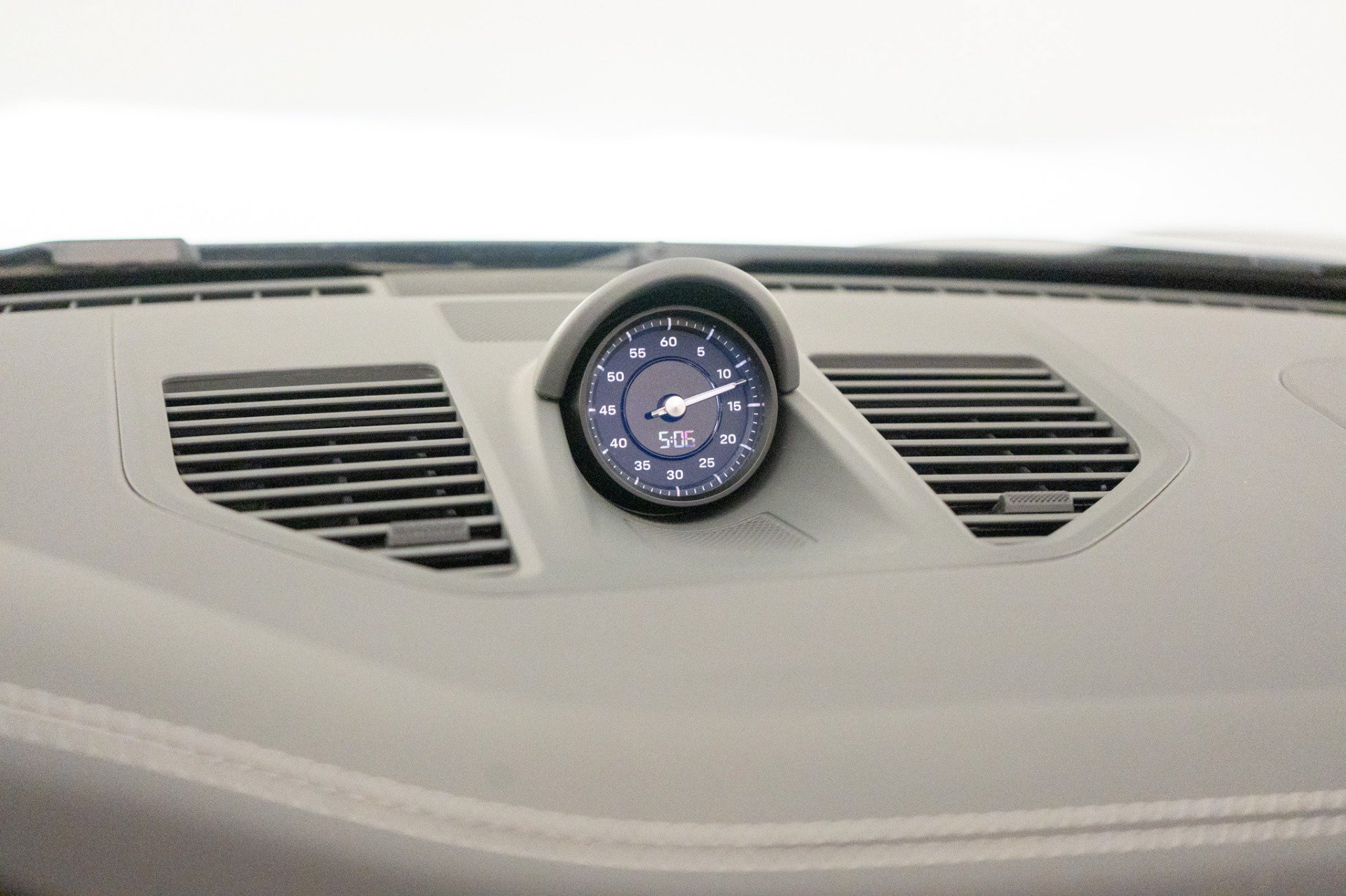 Used 2025 Porsche 911 Carrera RWD image 29