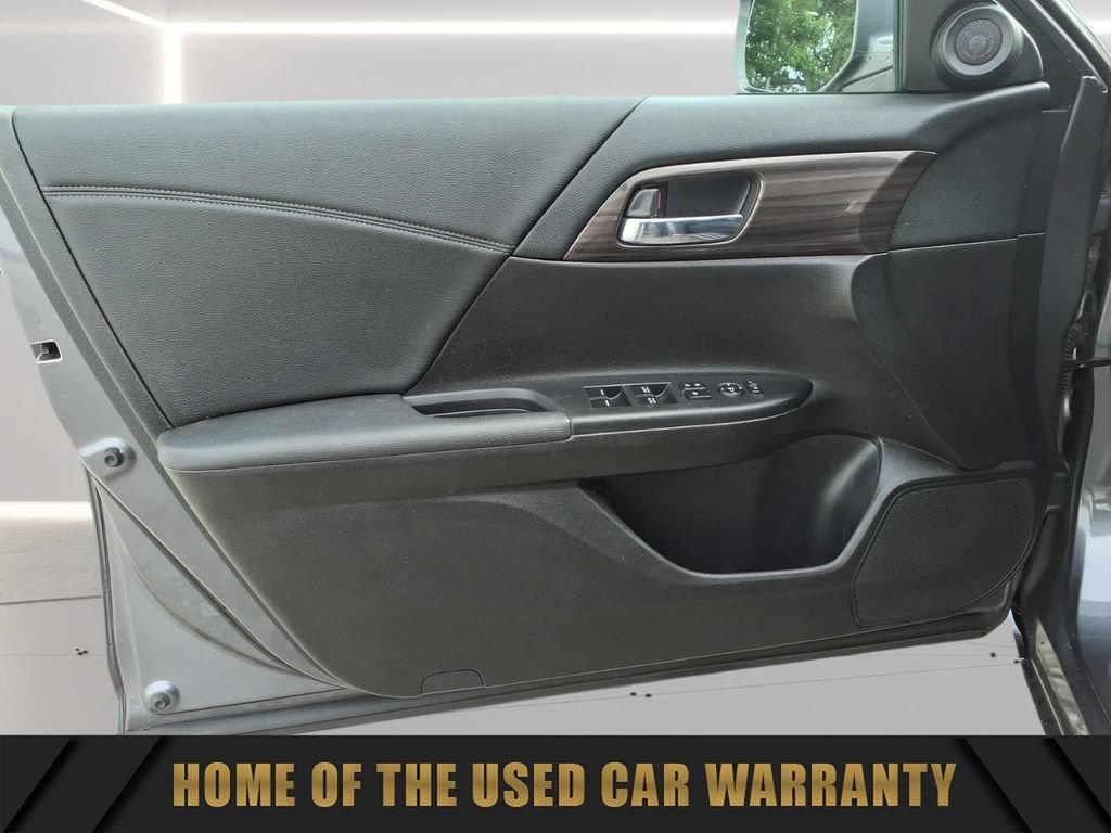 Used 2017 Honda Accord EX image 12