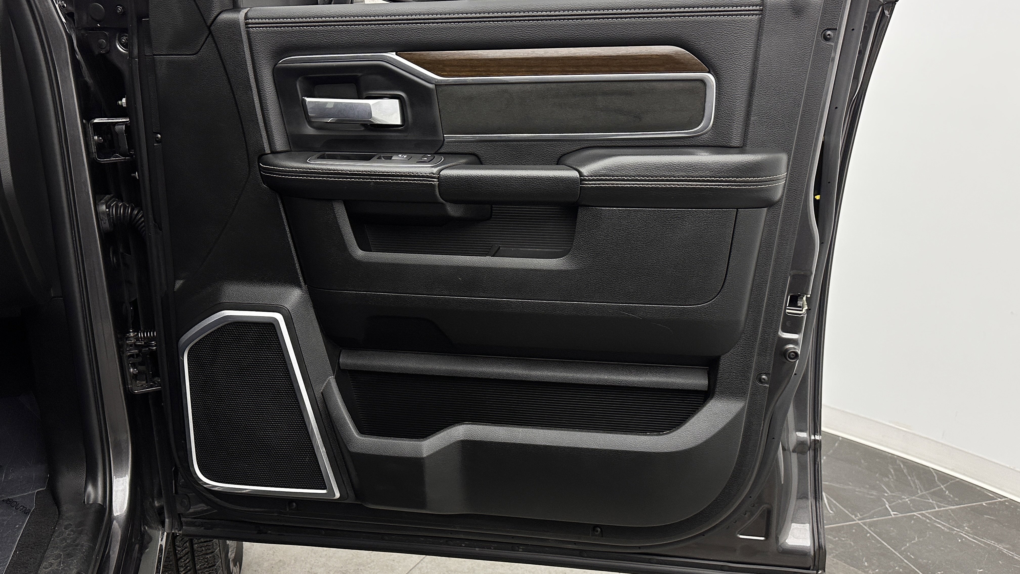 Used 2024 RAM 3500 Laramie w/ Towing Technology Group image 38