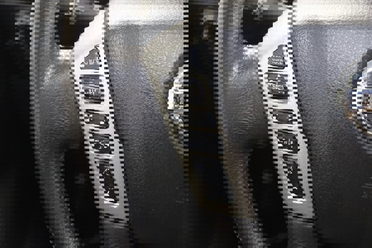 Used 2019 Nissan Titan SV w/ SV Convenience Package image 32