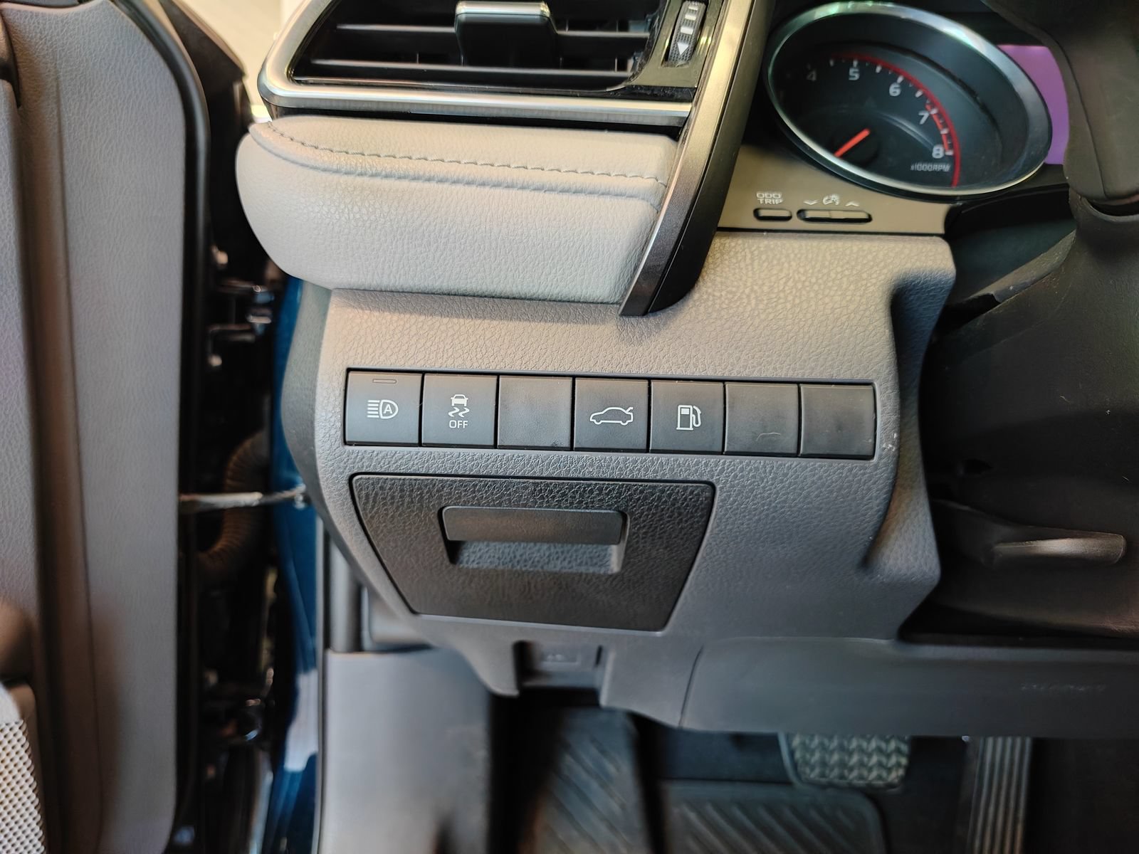 Used 2018 Toyota Camry XSE FWD image 12