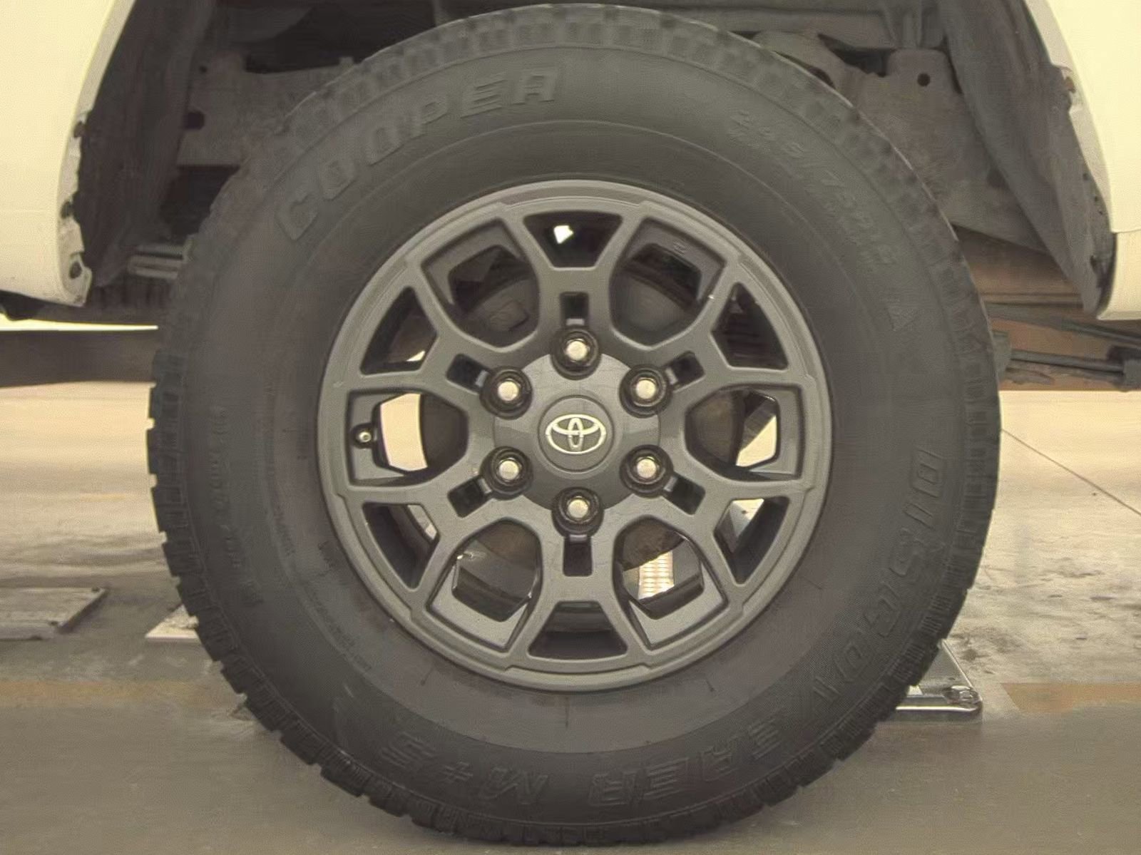 Used 2017 Toyota Tacoma SR5 image 11