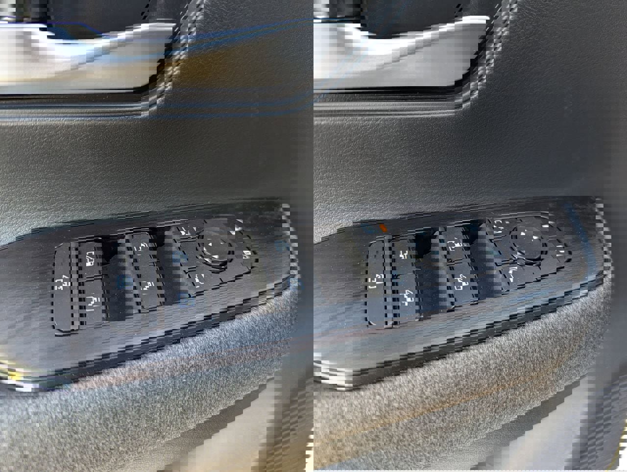 New 2026 Nissan Kicks SV image 15