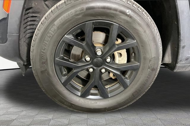 Used 2024 Jeep Grand Cherokee Altitude AWD/4WD image 28