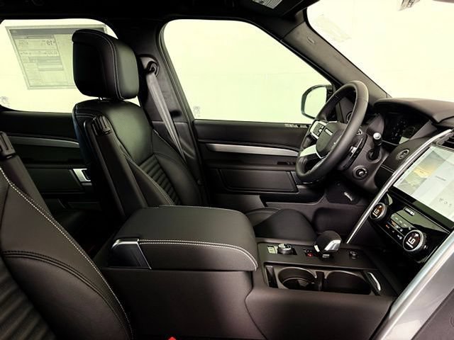 Certified 2025 Land Rover Discovery Dynamic SE AWD/4WD image 43